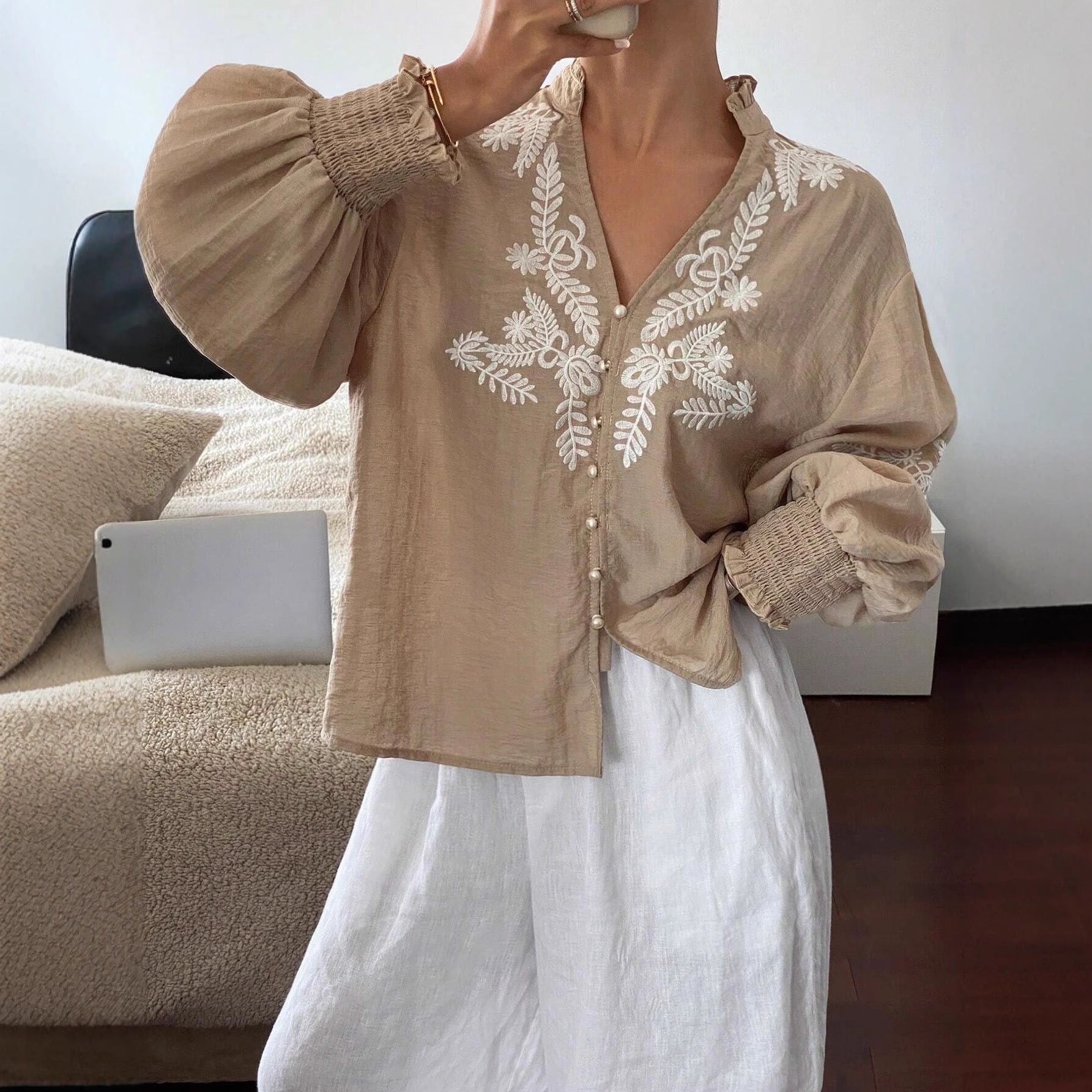 V-neck Machine Embroidery Pearl Single-breasted Lantern Long Sleeve Top